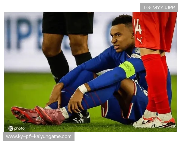 姆巴佩弧线球破网，法国前场组合攻势如风暴般来临